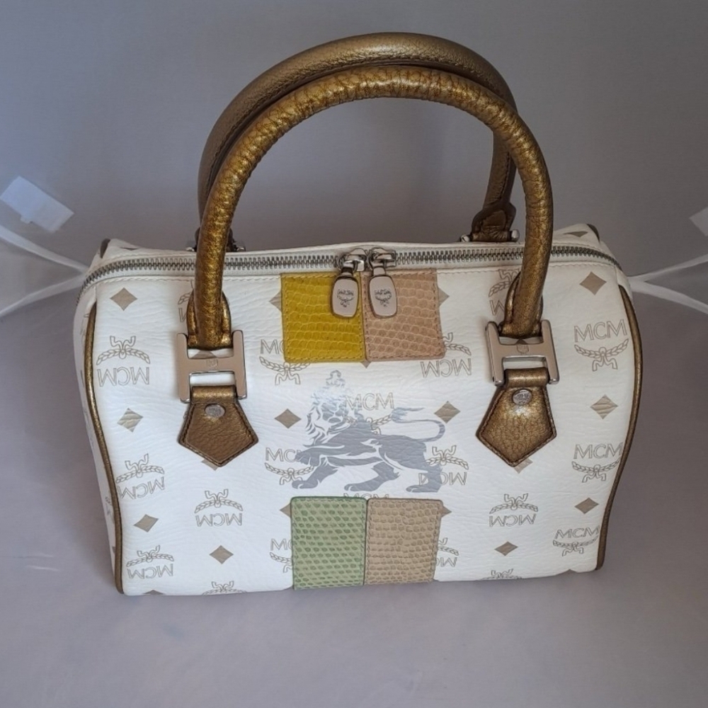 🩶▪️MCM▪️ white  Visetos Lion Princess Boston Bag ✨️🤍 - Picture 5 of 8